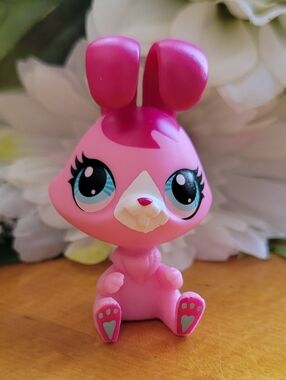 Littlest Pet Shop LPS #3195 Pink Bunny Blue Eyes Rabbit Hasbro